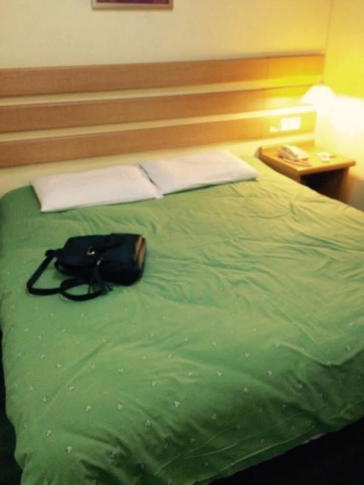 Home Inn Chongqing Jiangbei Airport Shuangfeng Road Exterior foto